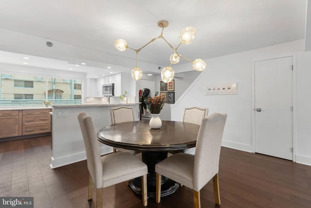 dining space featuring recessed lighting, dark wood-style flooring, and baseboards