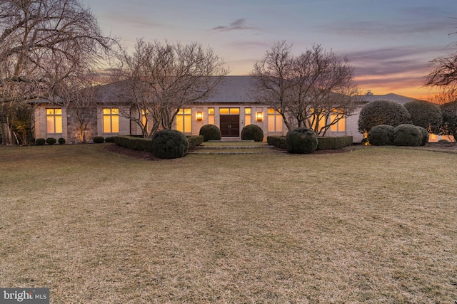 view of front of property with a front yard