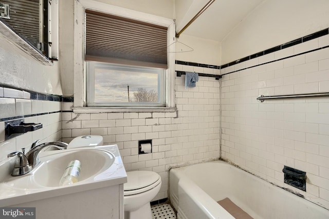 full bathroom with toilet, tile walls, vanity, and a bathing tub