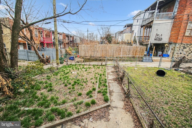 view of yard featuring fence