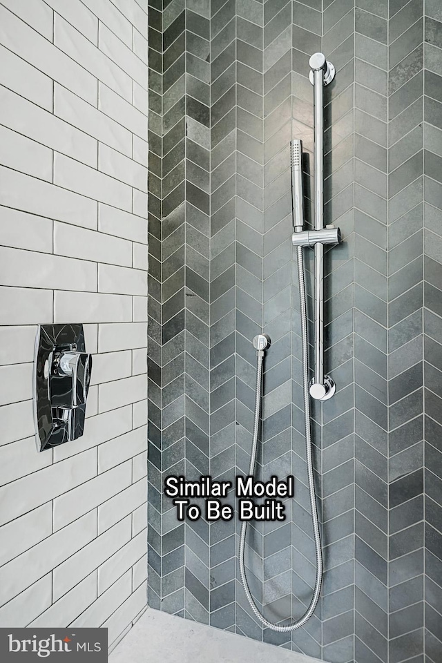 full bathroom featuring tiled shower