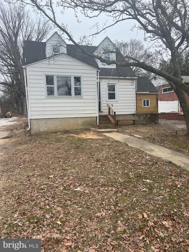 bungalow featuring entry steps