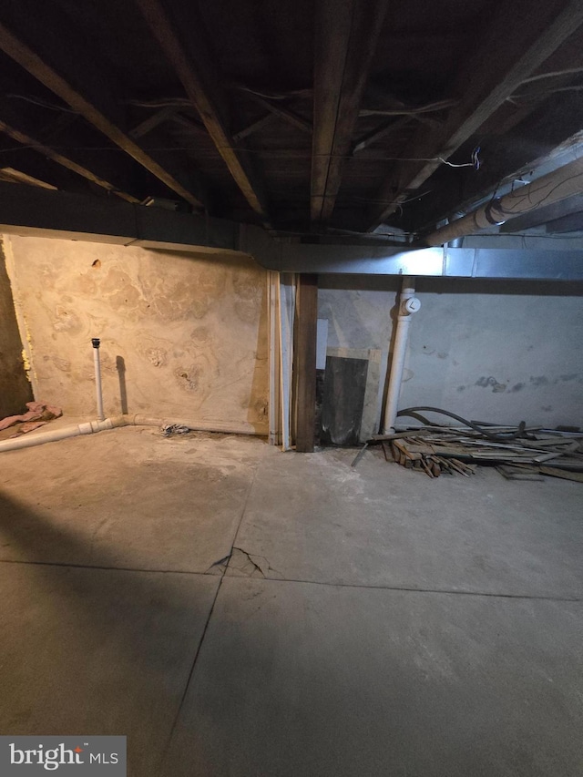 view of unfinished basement