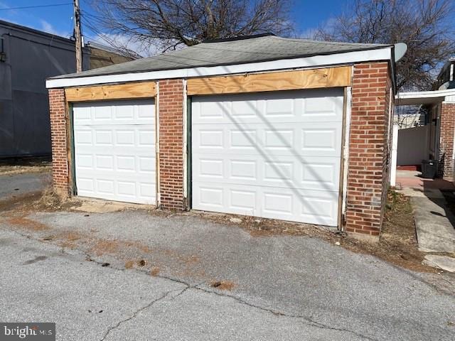 view of detached garage