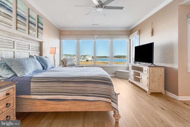 bedroom featuring baseboards, ceiling fan, ornamental molding, and light wood-style floors