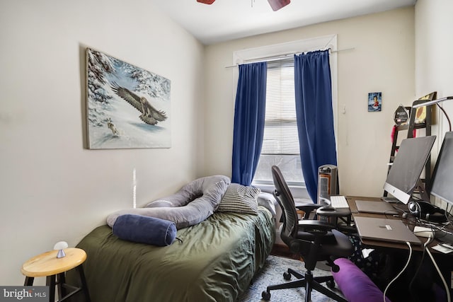 bedroom with ceiling fan