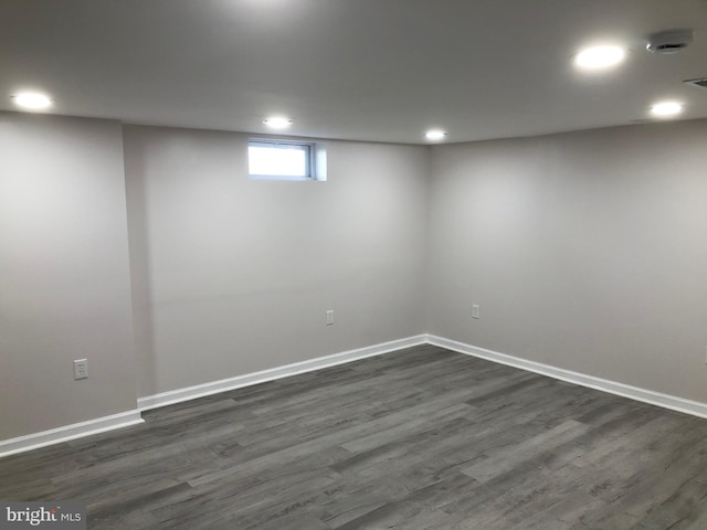 basement with dark wood-style floors, recessed lighting, and baseboards