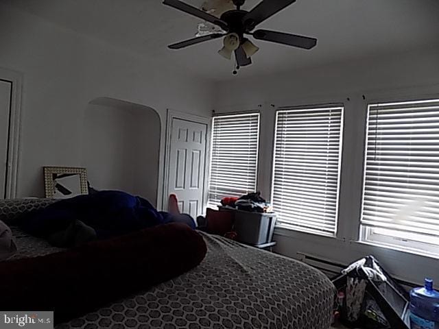 bedroom with ceiling fan