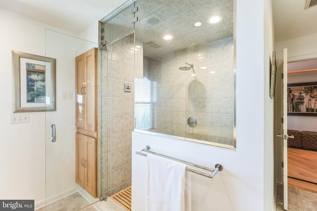 full bath with recessed lighting, a closet, and tiled shower