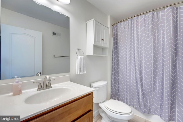 bathroom featuring curtained shower, visible vents, vanity, and toilet