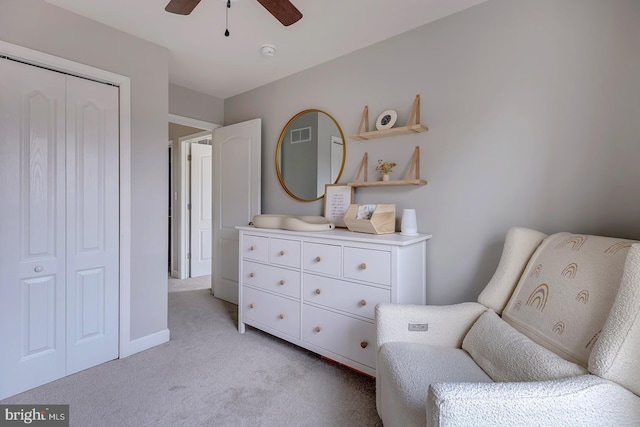 living area with ceiling fan, baseboards, visible vents, and light colored carpet