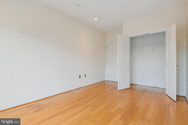 unfurnished bedroom with light wood-style floors, recessed lighting, a closet, and baseboards