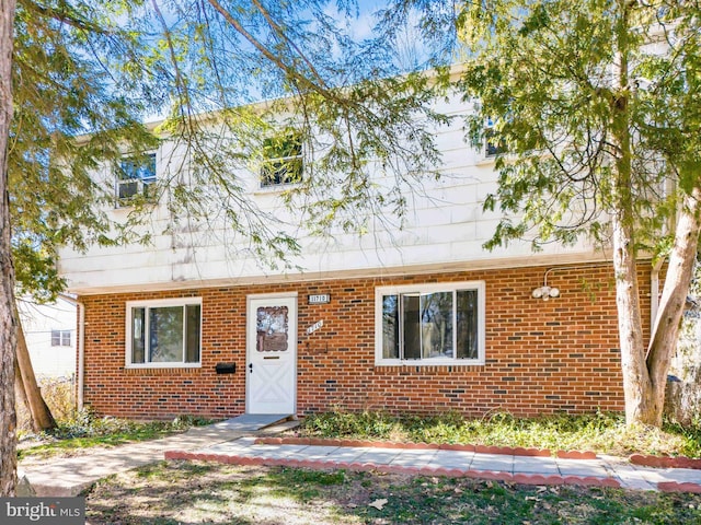 view of front facade featuring brick siding