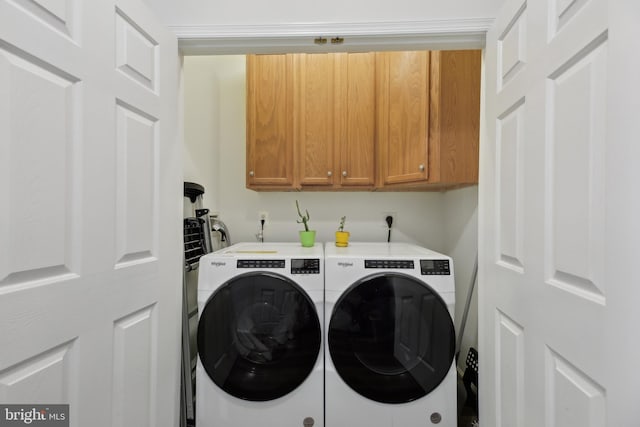 laundry area featuring cabinet space and washer and clothes dryer