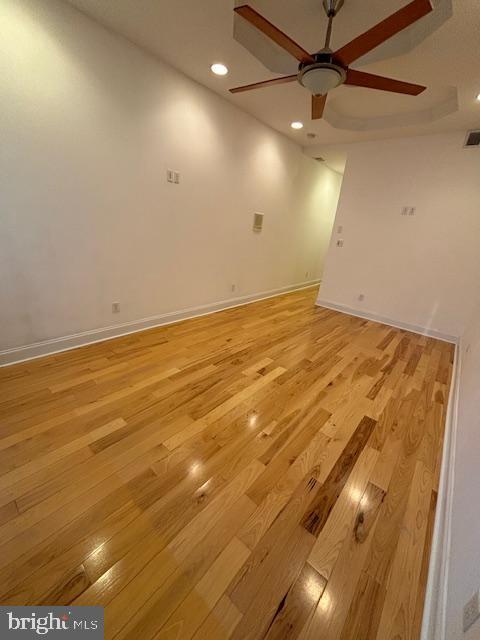 interior space featuring light wood-style floors, ceiling fan, baseboards, and recessed lighting