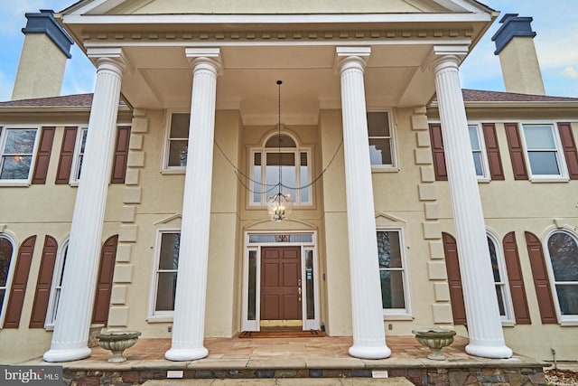 view of front facade featuring stucco siding