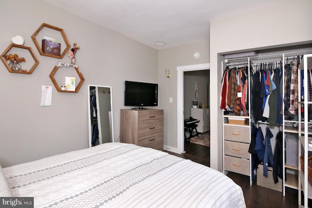 bedroom with dark wood-style flooring and a closet