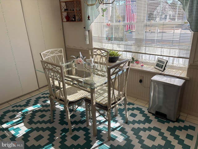 dining room featuring light tile patterned floors