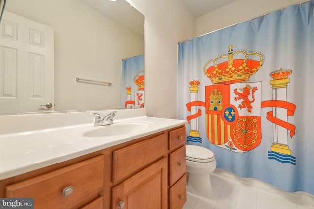 full bath featuring toilet, curtained shower, tile patterned floors, and vanity