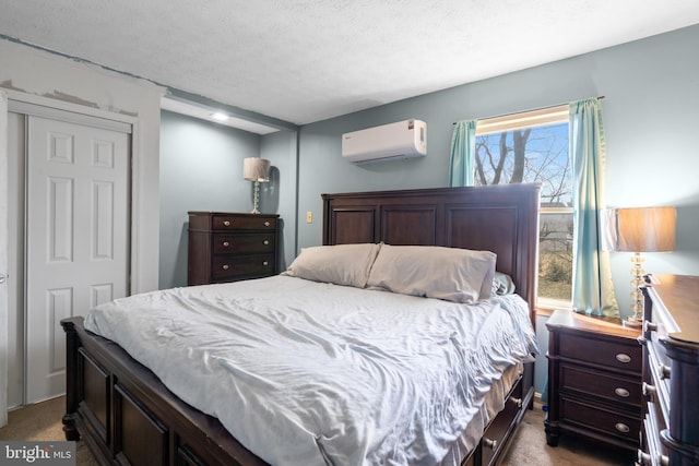 bedroom with a textured ceiling, a wall mounted AC, and light colored carpet