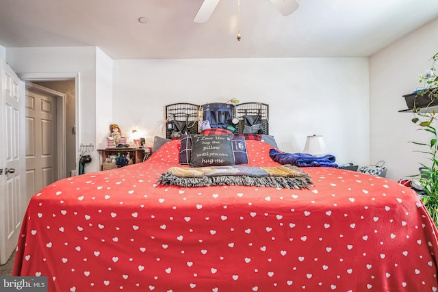 bedroom with ceiling fan