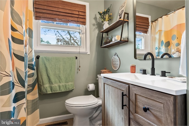 bathroom featuring a shower with curtain, visible vents, vanity, and toilet