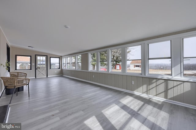 sunroom with vaulted ceiling