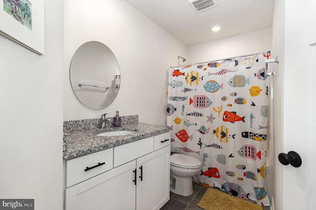 full bath featuring visible vents, a shower with shower curtain, toilet, vanity, and tile patterned flooring