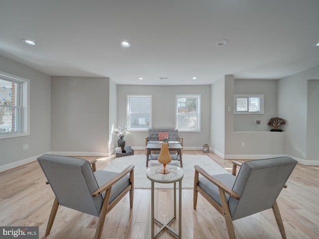 living area featuring recessed lighting, baseboards, and light wood-style floors