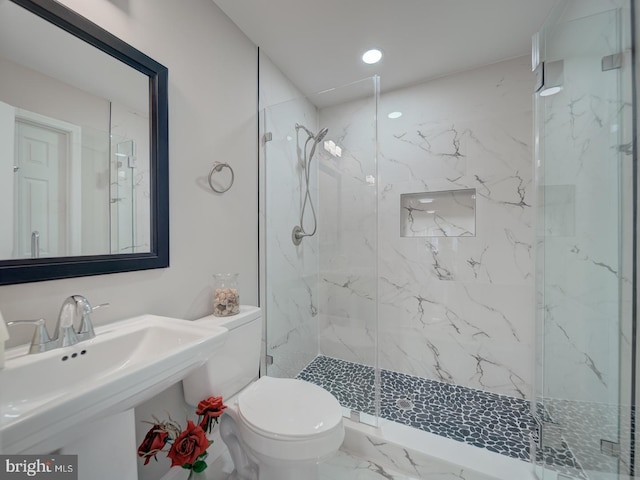 full bathroom featuring a marble finish shower, recessed lighting, a sink, toilet, and marble finish floor