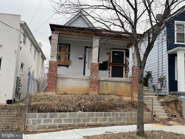 view of front of property featuring a porch