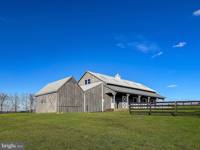 view of barn featuring a yard