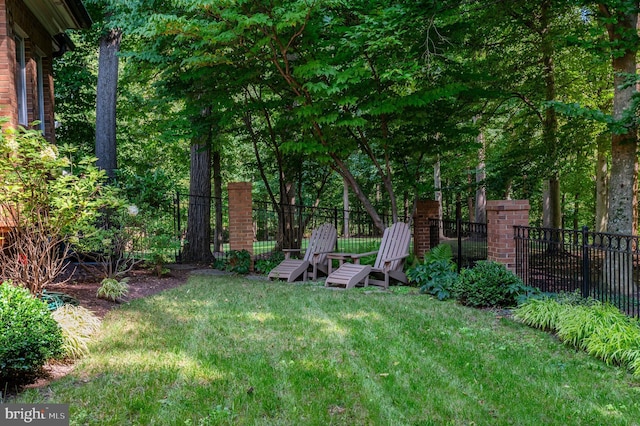 view of yard featuring fence