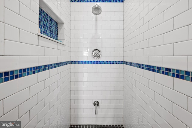 bathroom featuring tiled shower