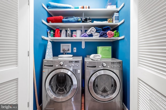 laundry room with laundry area and washing machine and clothes dryer