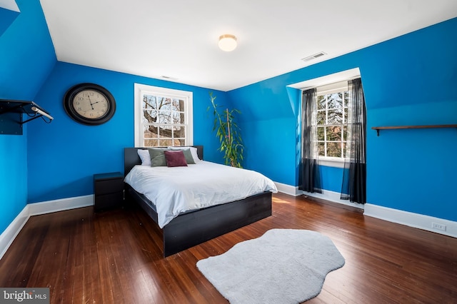 bedroom with baseboards and hardwood / wood-style flooring