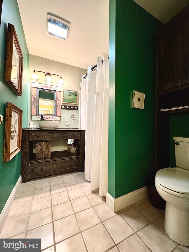 full bathroom featuring tile patterned flooring, baseboards, toilet, and curtained shower