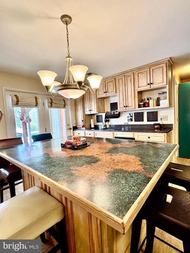 kitchen featuring open shelves, pendant lighting, and a breakfast bar