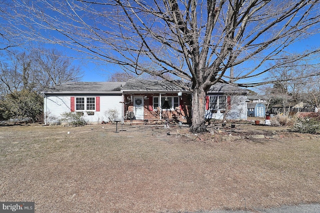 view of front facade with a front lawn