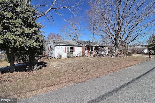 view of front of property featuring a porch