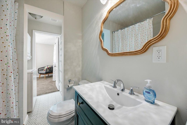 bathroom with visible vents, a shower with shower curtain, vanity, and toilet