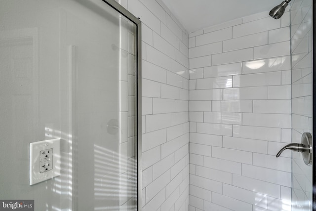 full bathroom featuring a stall shower