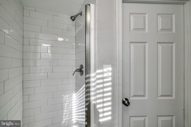 full bath featuring a tile shower