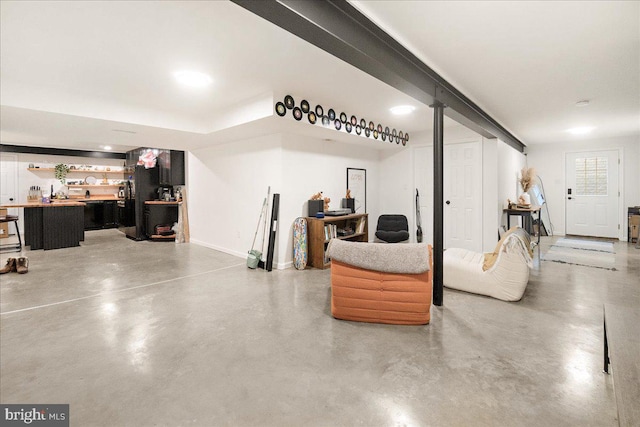 finished basement with bar and baseboards