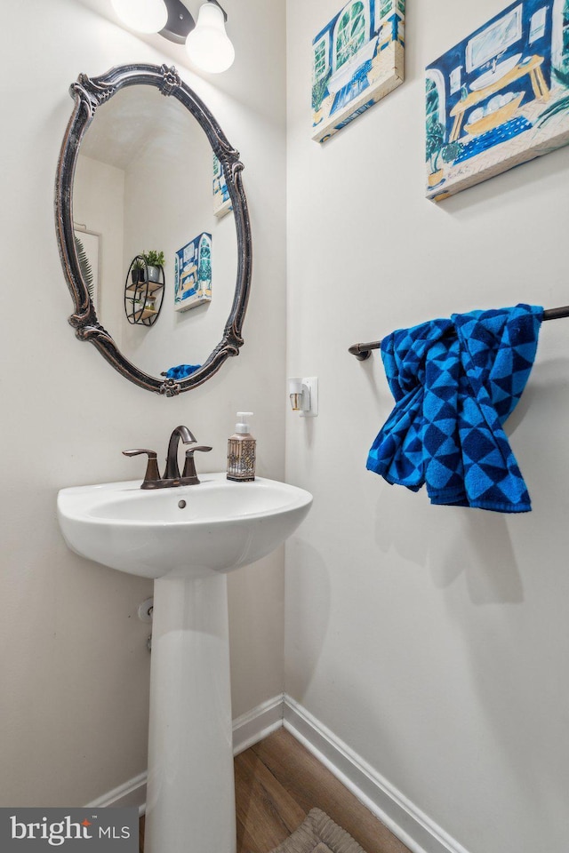 bathroom featuring wood finished floors and baseboards