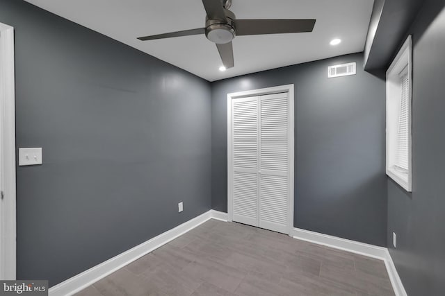 unfurnished bedroom featuring recessed lighting, a ceiling fan, visible vents, baseboards, and a closet