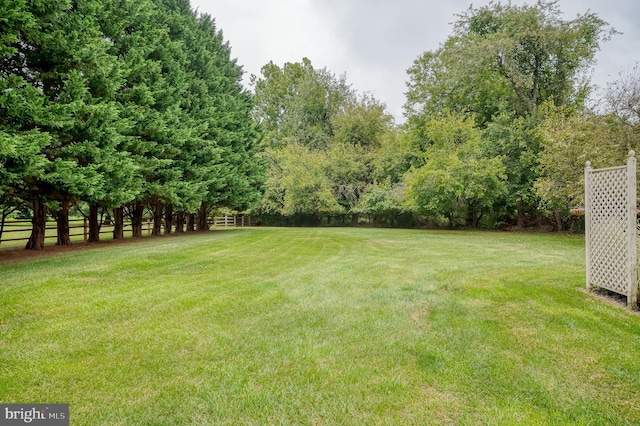 view of yard featuring fence