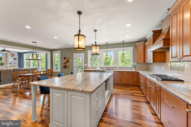 36976 Walnut Park Ln, Purcellville, VA 20132 - kitchen featuring stainless steel gas cooktop, recessed lighting, light wood-style flooring, a kitchen breakfast bar, and a center island