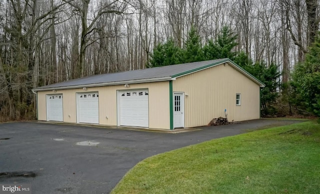 view of detached garage