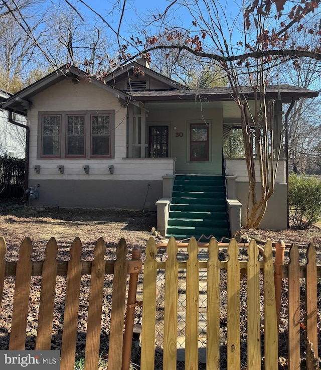 view of front of house with a fenced front yard